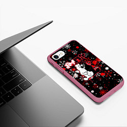 Чехол iPhone 7/8 матовый Monokuma Снежинки Новый год, цвет: 3D-малиновый — фото 2