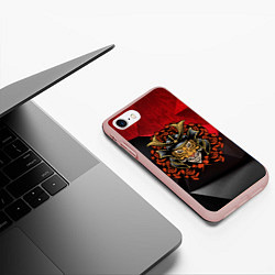 Чехол iPhone 7/8 матовый Тигр - самурай, цвет: 3D-светло-розовый — фото 2