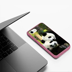 Чехол iPhone 7/8 матовый Влюблённые панды, цвет: 3D-малиновый — фото 2