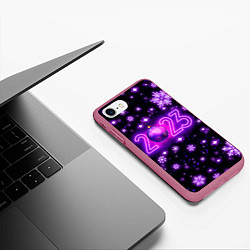 Чехол iPhone 7/8 матовый Новый 2023 год в неоне, цвет: 3D-малиновый — фото 2