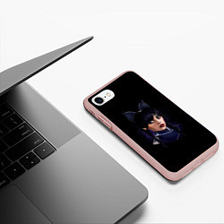 Чехол iPhone 7/8 матовый Wednesday чёрная кошка, цвет: 3D-светло-розовый — фото 2