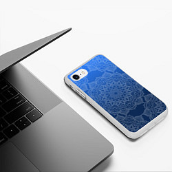 Чехол iPhone 7/8 матовый Мандала на градиенте синего цвета, цвет: 3D-белый — фото 2