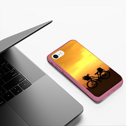 Чехол iPhone 7/8 матовый Велосипед на закате, цвет: 3D-малиновый — фото 2