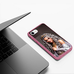 Чехол iPhone 7/8 матовый Девушка с пепельно-серыми вьющимися волосами, цвет: 3D-малиновый — фото 2