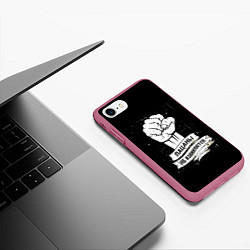 Чехол iPhone 7/8 матовый Пацаны не извиняются: кулак, цвет: 3D-малиновый — фото 2