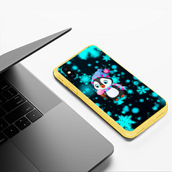 Чехол iPhone XS Max матовый Новогодний пингвин, цвет: 3D-желтый — фото 2