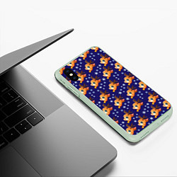 Чехол iPhone XS Max матовый Новогодние олени паттерн, цвет: 3D-салатовый — фото 2