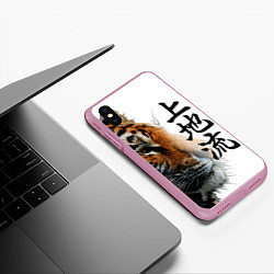 Чехол iPhone XS Max матовый ТИГР НАДПИСЬ НА КИТАЙСКОМ, цвет: 3D-розовый — фото 2