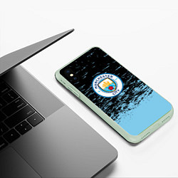Чехол iPhone XS Max матовый Манчестер сити голубые брызги на черном фоне, цвет: 3D-салатовый — фото 2