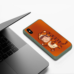 Чехол iPhone XS Max матовый Милый тигренок-ребенок, цвет: 3D-темно-зеленый — фото 2