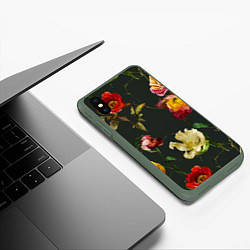 Чехол iPhone XS Max матовый Цветы Нарисованные Красные Розы и Лилии На Коричне, цвет: 3D-темно-зеленый — фото 2