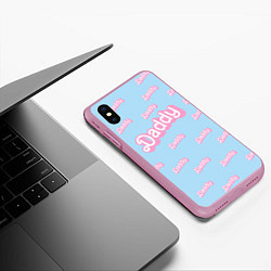 Чехол iPhone XS Max матовый Папочка надпись в стиле Барби: паттерн голубой, цвет: 3D-розовый — фото 2