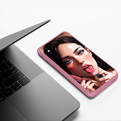 Чехол iPhone XS Max матовый Меган Фокс с зажигалкой из фильма Тело Дженнифер, цвет: 3D-малиновый — фото 2