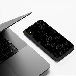 Чехол iPhone XS Max матовый Паттерн серый контур губ на чёрном - lips black, цвет: 3D-черный — фото 2