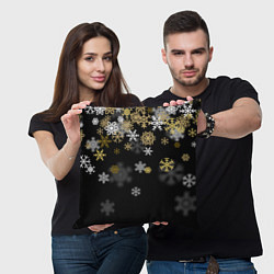 Подушка квадратная Золотые и белые снежинки, цвет: 3D-принт — фото 2