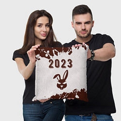 Подушка квадратная 2023 Кролик хитрый на светлом, цвет: 3D-принт — фото 2