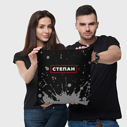 Подушка квадратная Степан - в красной рамке на темном, цвет: 3D-принт — фото 2
