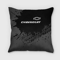 Подушка квадратная Chevrolet speed на темном фоне со следами шин: сим
