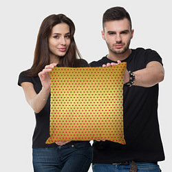 Подушка квадратная Красные сердечки на золотом фоне, цвет: 3D-принт — фото 2
