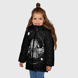 Куртка зимняя для девочки Черная дыра, цвет: 3D-черный — фото 2