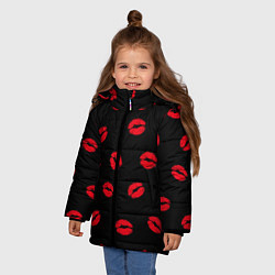 Куртка зимняя для девочки Поцелуи, цвет: 3D-черный — фото 2