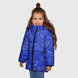 Куртка зимняя для девочки Синие мазки, цвет: 3D-черный — фото 2