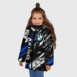 Куртка зимняя для девочки BMW следы от шин, цвет: 3D-светло-серый — фото 2