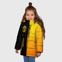 Куртка зимняя для девочки Manchester United - gold gradient: по-вертикали, цвет: 3D-черный — фото 2