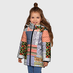 Куртка зимняя для девочки Пэчворк из разноцветных лоскутов в оранжевых и сер, цвет: 3D-черный — фото 2