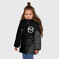 Куртка зимняя для девочки Mazda speed на темном фоне со следами шин: надпись, цвет: 3D-черный — фото 2