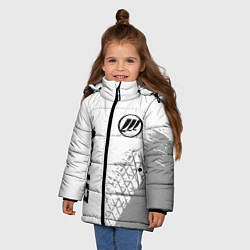Куртка зимняя для девочки Lifan speed на светлом фоне со следами шин: надпис, цвет: 3D-черный — фото 2