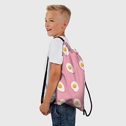Рюкзак-мешок Яичница на розовом фоне, цвет: 3D-принт — фото 2