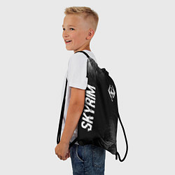 Рюкзак-мешок Skyrim glitch на темном фоне: надпись, символ, цвет: 3D-принт — фото 2