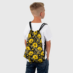 Рюкзак-мешок Желтые цветы на черном фоне паттерн, цвет: 3D-принт — фото 2