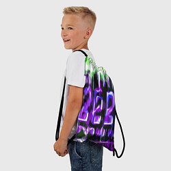 Рюкзак-мешок Фиолетово-зелёная абстракция на чёрном фоне, цвет: 3D-принт — фото 2