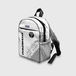 Детский рюкзак Daewoo Speed на светлом фоне со следами шин, цвет: 3D-принт — фото 2