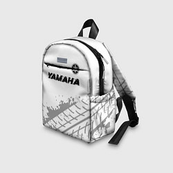 Детский рюкзак Yamaha speed на светлом фоне со следами шин: симво, цвет: 3D-принт — фото 2