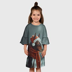 Платье клеш для девочки Лошадь в новогодней шапке, цвет: 3D-принт — фото 2