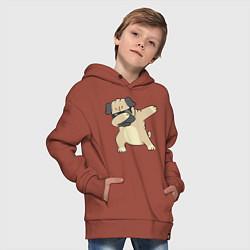 Толстовка оверсайз детская Дэббинг мопс в чёрных очках - Dabbing dog, цвет: кирпичный — фото 2