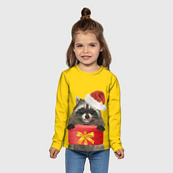 Лонгслив детский Криповый енот-санта с подарком, цвет: 3D-принт — фото 2