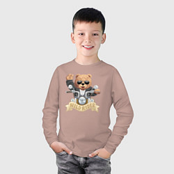 Лонгслив хлопковый детский Плюшевый медвежонок байкер, цвет: пыльно-розовый — фото 2