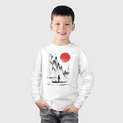 Лонгслив хлопковый детский Традиционный японский пейзаж с рыбаком и горами, цвет: белый — фото 2