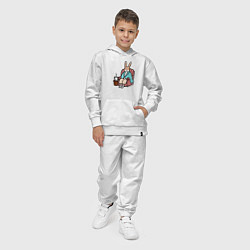 Костюм хлопковый детский Заяц согревается с чашкой чая, цвет: белый — фото 2