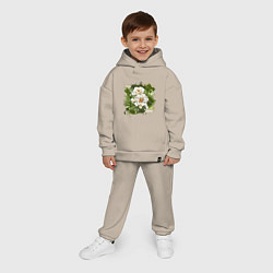 Детский костюм оверсайз Нежные белые цветы на зелёном акварельном фоне, цвет: миндальный — фото 2