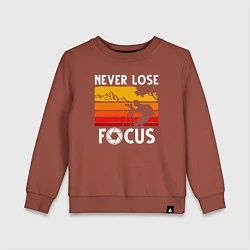 Свитшот хлопковый детский Never lose focus, цвет: кирпичный