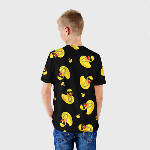 Детская футболка Жёлтая уточка в в темных очках и цепочке на черном / 3D-принт – фото 4