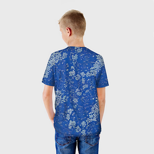 Детская футболка Белые лепестки на синем фоне / 3D-принт – фото 4