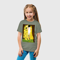 Футболка хлопковая детская Густав Климт влюблённые поцелуй с котом, цвет: авокадо — фото 2