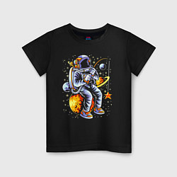 Детская футболка Космонавт, сидящий на луне с удочкой An astronaut