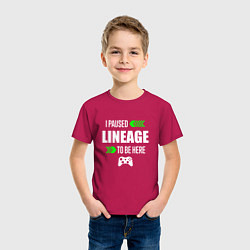 Футболка хлопковая детская I paused Lineage to be here с зелеными стрелками, цвет: маджента — фото 2